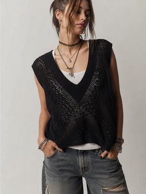 Tilly’s  black knot v neck boxy sleeveless sweater